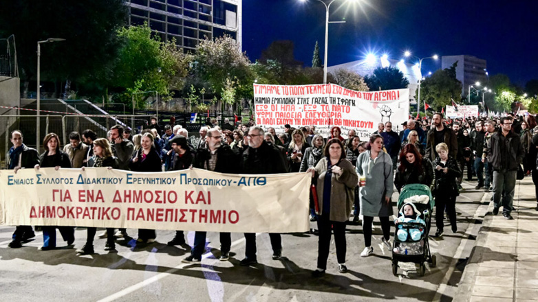 Θεσσαλονίκη: Ολοκληρώθηκε η πορεία για την 50η επέτειο του Πολυτεχνείου – Ένταση μετά τη λήξη της