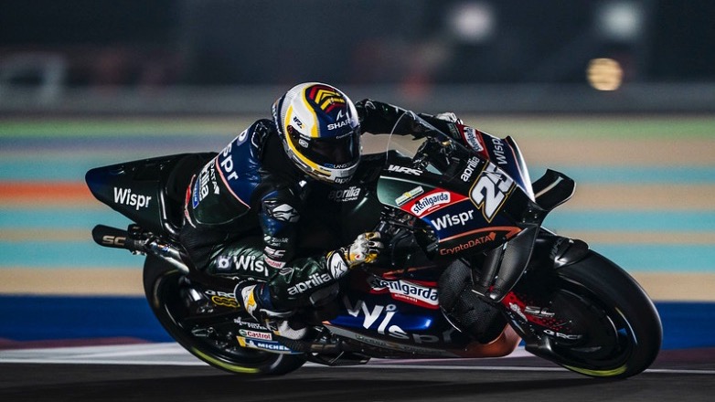 MotoGP Qatar: o Raul Fernadez λάμπει κάτω από το φως των προβολέων
