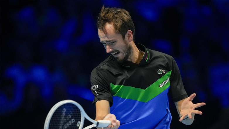 ΑTP Finals: Εκτός εαυτού ο Μεντβέντεφ – Πέταξε τη ρακέτα του και τα έβαλε με τους θεατές