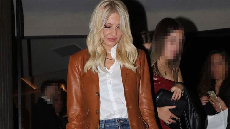 Φαίη Σκορδά: Σπάνια βραδινή έξοδος στην πρεμιέρα του Νίκου Οικονομόπουλου