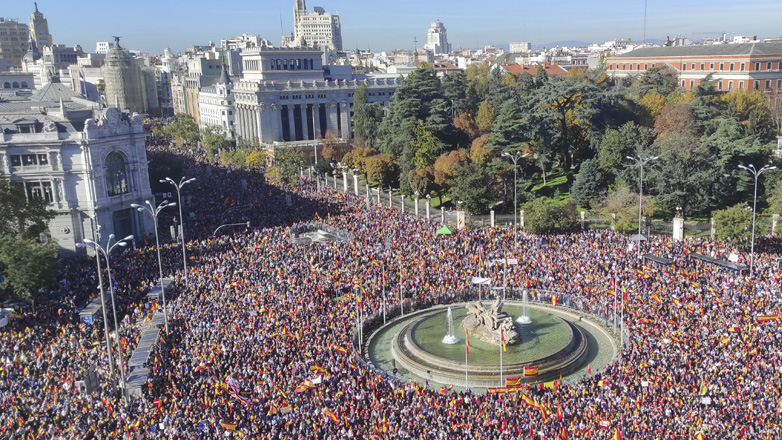 Ισπανία: 170.000 διαδηλωτές διαμαρτυρήθηκαν στη Μαδρίτη για τον νόμο περί αμνηστίας των Καταλανών αυτονομιστών