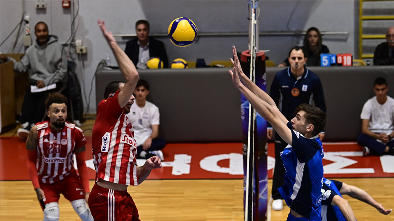 Βόλεϊ: Ζορίστηκε αλλά πέρασε από το «Ζηρίνειο» ο Ολυμπιακός