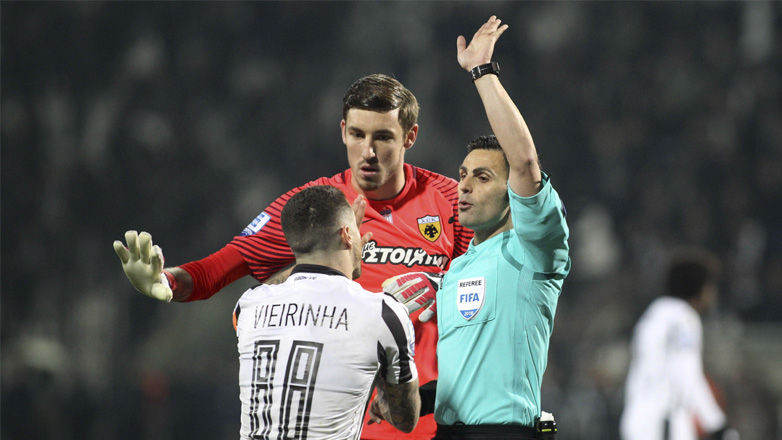 Κομίνης για το ΠΑΟΚ-ΑΕΚ του 2018: «Ο βοηθός μου είπε “είναι οφσάιντ αλλά ποιος το ακυρώνει εδώ μέσα;”»