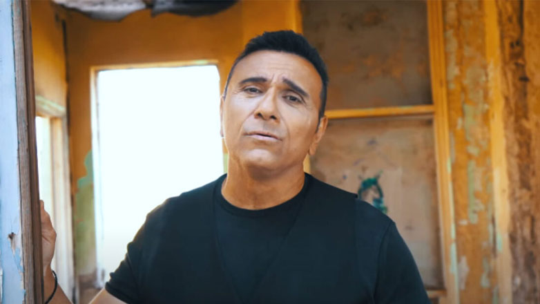 Ο Αλέκος Ζαζόπουλος ξεκαθαρίζει για την επίθεση του Βασίλη Τερλέγκα κατά τη διάρκεια ζωντανής εμφάνισης