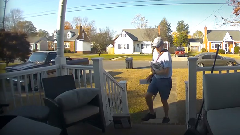 Ταχυδρόμος παραδίδει μετά… οπίσθιας μουσικής