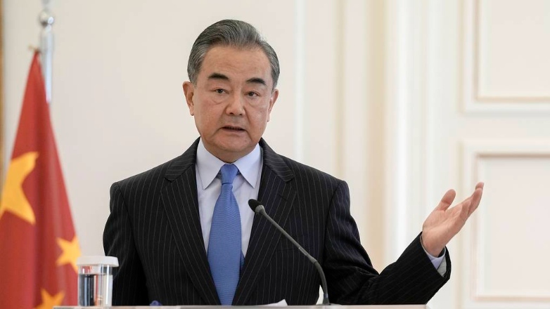 Ουάνγκ Γι: Η Κίνα θα εργαστεί για την «αποκατάσταση της ειρήνης στη Μέση Ανατολή»