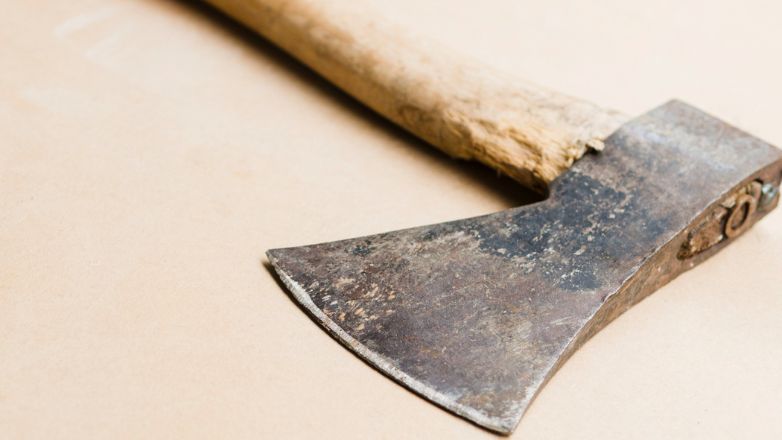 Ληστεία σε πρατήριο υγρών καυσίμων στην Αθηνών-Κορίνθου – Απείλησαν υπάλληλο με τσεκούρι