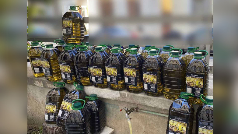 Συνελήφθη 54χρονος στον Κολωνό – Πουλούσε παράνομα 150 κιλά αμφιβόλου ποιότητας ελαιόλαδο
