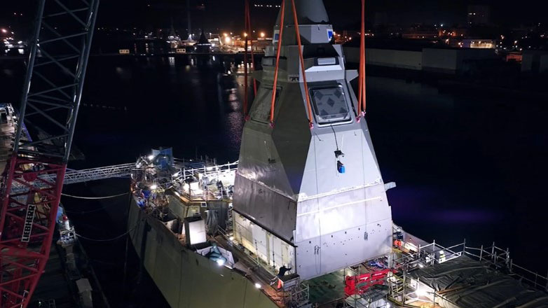 Τοποθετήθηκε ο πύργος ελέγχου στη φρεγάτα «Κίμων»