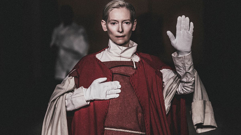 Η Τίλντα Σουίντον για πρώτη φορά στη Στέγη: Η τελετουργική περφόρμανς για τον Παζολίνι