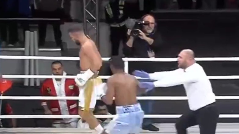 Τίρανα: «Αφού με χτυπάς θα σε βαρέσουμε όλοι μαζί»