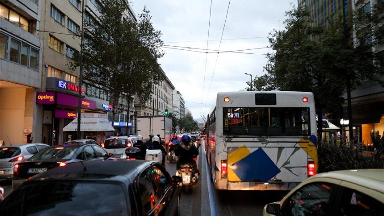 Στάσεις εργασίας την Τετάρτη σε λεωφορεία και τρόλεϊ