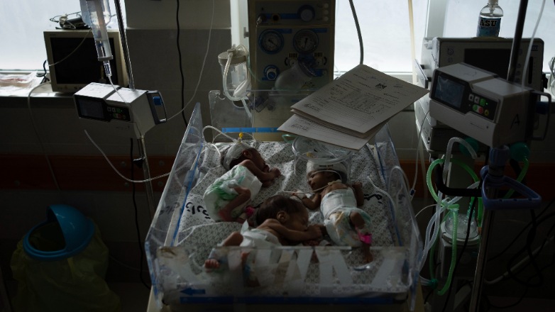 ΠΟΥ: Νεκρά δύο από τα πρόωρα μωρά που επρόκειτο να απομακρυνθούν από το νοσοκομείο Αλ Σίφα