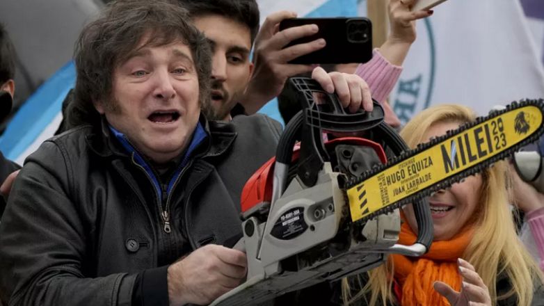 Χαβιέρ Μιλέι: Πώς κατάφερε ο «αναρχοκαπιταλιστής» να γίνει Πρόεδρος της Αργεντινής