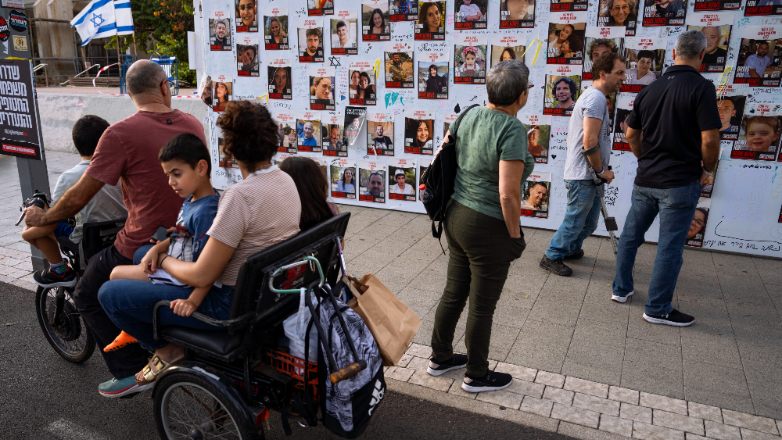 Η Χαμάς λέει ότι παρέδωσε κατάλογο με Ισραηλινούς και Παλαιστινίους για συμφωνία ανταλλαγής