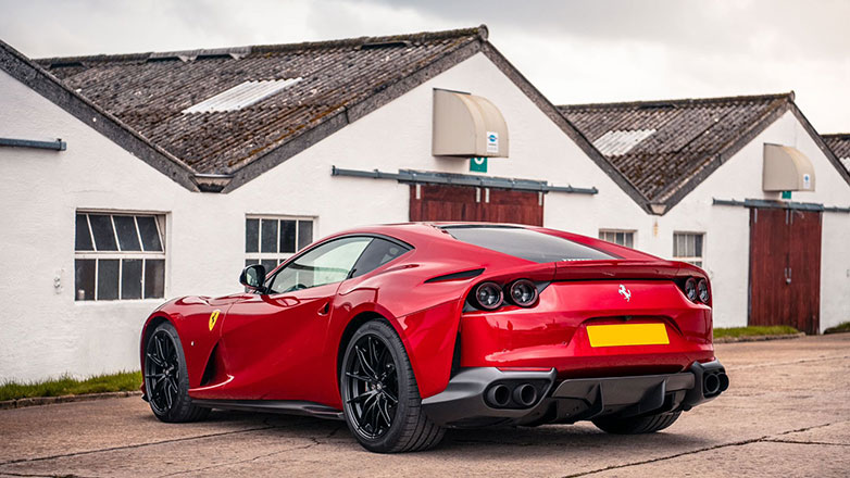 Έκλεψαν Ferrari μέσα σε 1 λεπτό – Δείτε βίντεο από τη δράση της συμμορίας