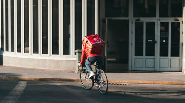 Έρευνα efood: Oι διανομείς βαθμολογούν θετικά τη συνολική συνεργασία τους με την εταιρεία