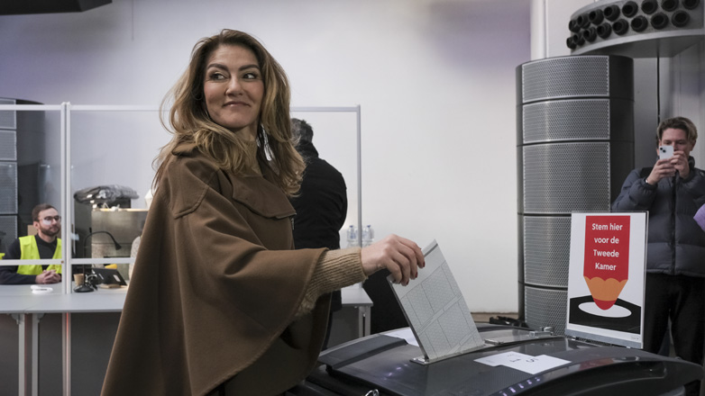 Πρόωρες εκλογές στην Ολλανδία: Μονομαχία κεντροδεξιών κομμάτων