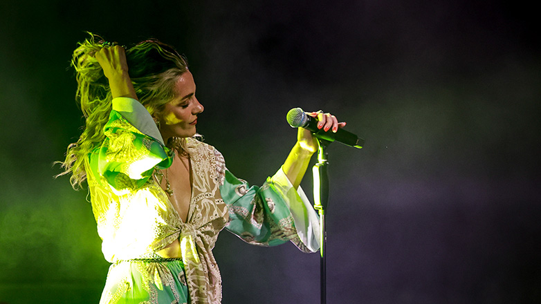 Μποφίλιου για την αφαίρεση της λέξης «χοντρή» από το τραγούδι «Άδωνις»: Η λογοκρισία είναι λίγο επικίνδυνη