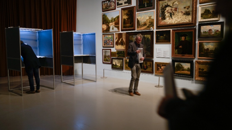 Ολλανδία: Άνοιξαν οι κάλπες – Τα περίεργα κόμματα που συμμετέχουν στις βουλευτικές εκλογές