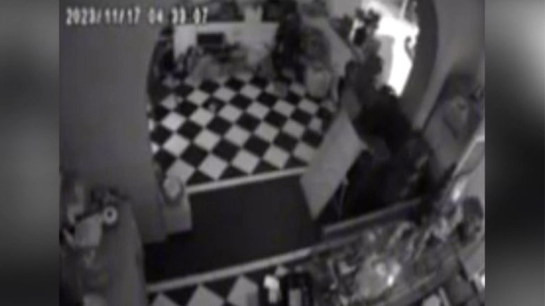 «Γλυκατζής» διαρρήκτης στη Θεσσαλονίκη – Φεύγοντας πήρε μαζί του και μια… πάστα φλώρα