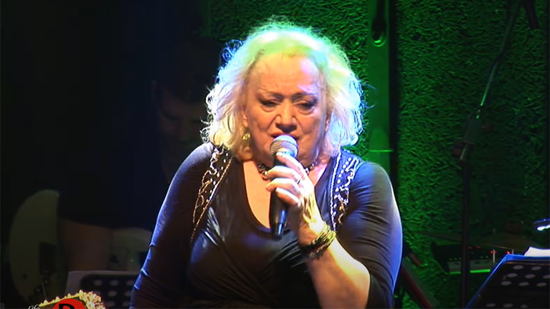 Πέθανε η τραγουδίστρια Βάσω Χατζή