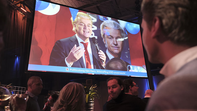 Εκλογές στην Ολλανδία: Συγχαρητήρια σε Βίλντερς για τη νίκη του από Όρμπαν και Λεπέν – «Πνέουν άνεμοι αλλαγής»