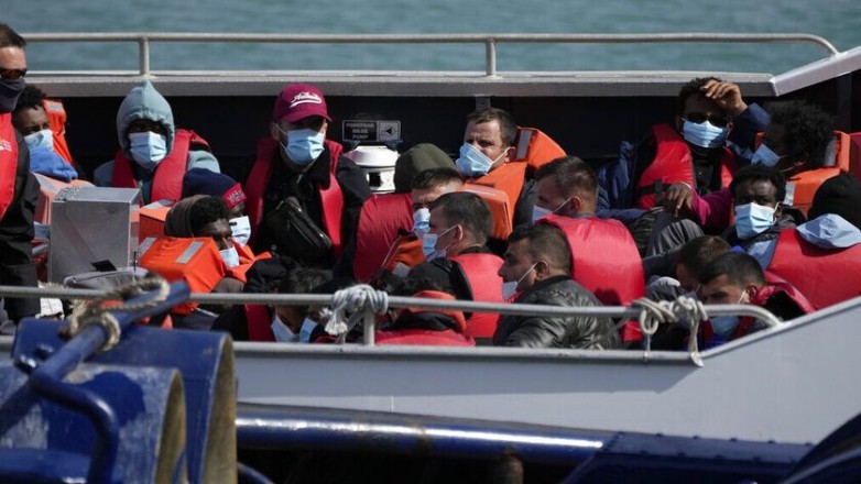 Βρετανία: Η ετήσια καθαρή μετανάστευση αυξήθηκε στα 672.000 άτομα μέχρι τον Ιούνιο 2023