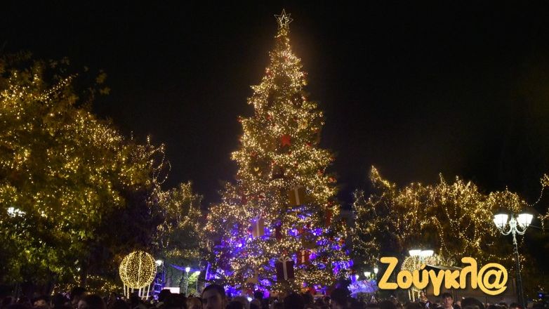 Πραγματοποιήθηκε η φωταγώγηση του Χριστουγεννιάτικου Δέντρου στο Σύνταγμα