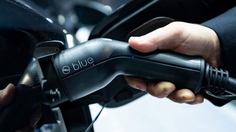 ΔΕΗ blue «Energy nights»: 20% έκπτωση για νυχτερινή φόρτιση σε επιλεγμένα σούπερ μάρκετ