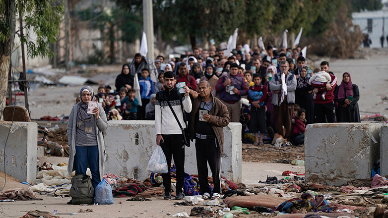 Γάζα: Δεκάδες πολίτες επιστρέφουν στα σπίτια τους παρά τις προειδοποιήσεις του Ισραήλ