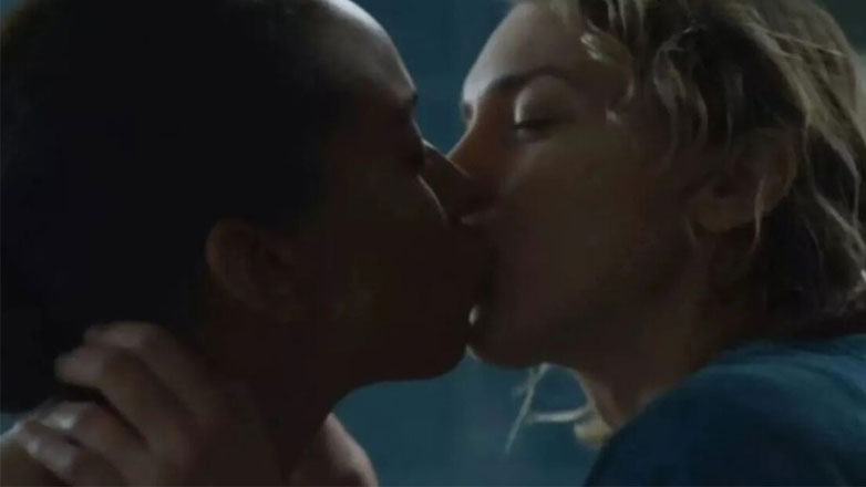 Γιούλικα Σκαφιδά: Η ερωτική σκηνή με άλλη γυναίκα στο Milky Way που προκάλεσε τα σχόλια των χρηστών του Twitter