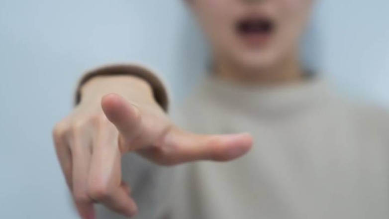 Πάτρα: Άγριος ξυλοδαρμός άνδρα από γυναίκα οδηγό – «Τα χαστούκια ακούγονταν απέναντι»