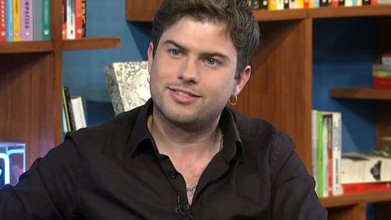 Βασίλης Ντάρμας- «Κάνε ότι κοιμάσαι» : Η εξομολόγηση για το σύνδρομο Tourette από το οποίο πάσχει