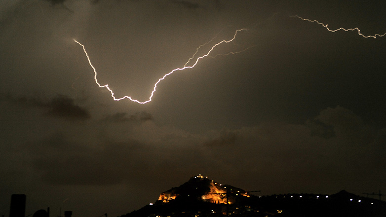 Ισχυρές βροχοπτώσεις στην Εύβοια