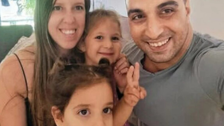 Πατέρας ομήρων που απελευθερώθηκαν από τη Χαμάς: «Δεν θα γιορτάσω μέχρι να αφεθούν ελεύθεροι όλοι»