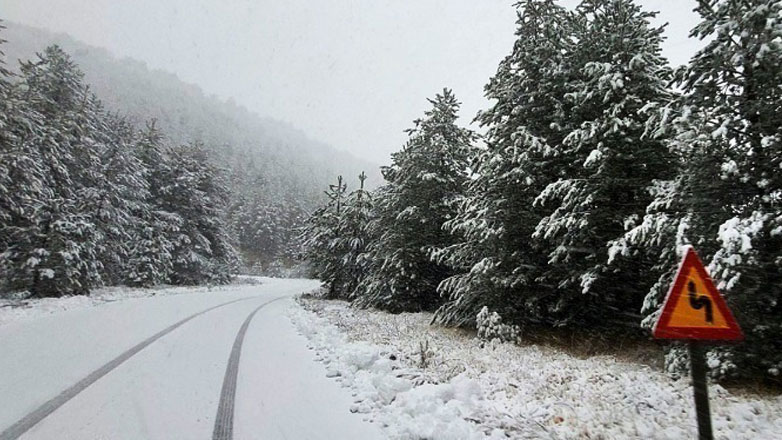 Απεγκλωβίστηκαν 45 επιβάτες λεωφορείου που ακινητοποιήθηκε στο χιονοδρομικό του Καϊμακτσαλάν
