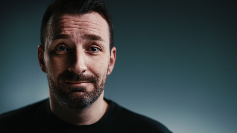 «Ο Ελέφαντας στο Δωμάτιο»: O Γιώργος Χατζηπαύλου σε stand up στο Μέγαρο Μουσικής Αθηνών