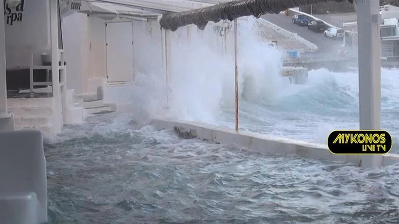 Κακοκαιρία «Bettina»: «Βούλιαξε» η Μικρή Βενετία στη Μύκονο