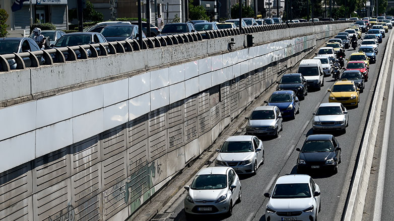 Κίνηση στους δρόμους: Στο «κόκκινο» η λεωφόρος Κηφισίας λόγω τροχαίου