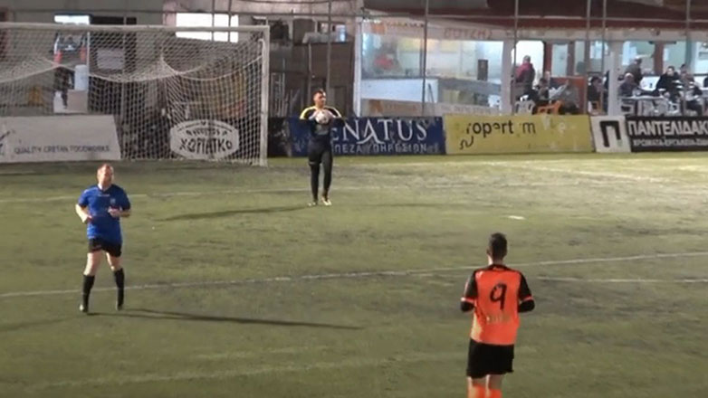 Απίστευτη φάση: Τερματοφύλακας στο Ρέθυμνο σκόραρε με απευθείας βολέ!