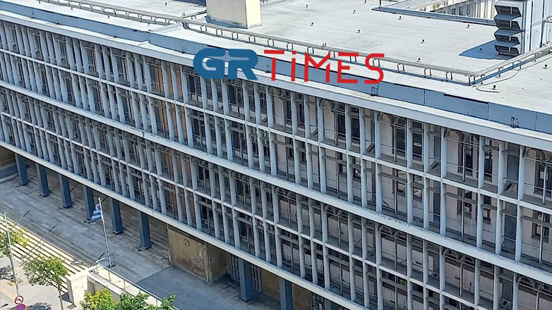 Θεσσαλονίκη: Έσπασε ποτήρι στο κεφάλι της νύφης της επειδή… κατσικώθηκε στο σπίτι της