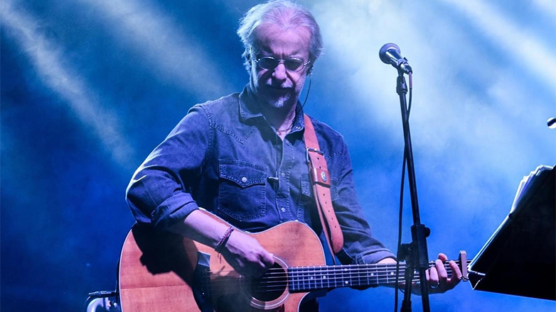 Χρήστος Λεοντής: Επανασυστήνει τα μεγάλα τραγούδια του με τη φωνή του Μίλτου Πασχαλίδη