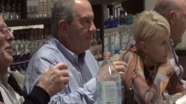 Νατάσα Παζαΐτη: Κομψή εμφάνιση σε εστιατόριο στη Μύκονο με τον Κώστα Καραμανλή