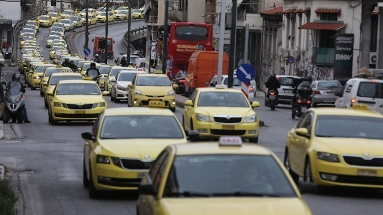 Υπ. Μεταφορών: Αντικατάσταση των ΕΔΧ Ταξί με επιβατηγά οχήματα από 6 έως 9 θέσεων