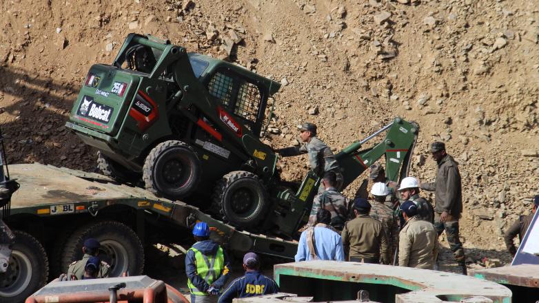 Ινδία: Στρατιωτική επιχείρηση σκαψίματος για τον απεγκλωβισμό των 41 εργατών