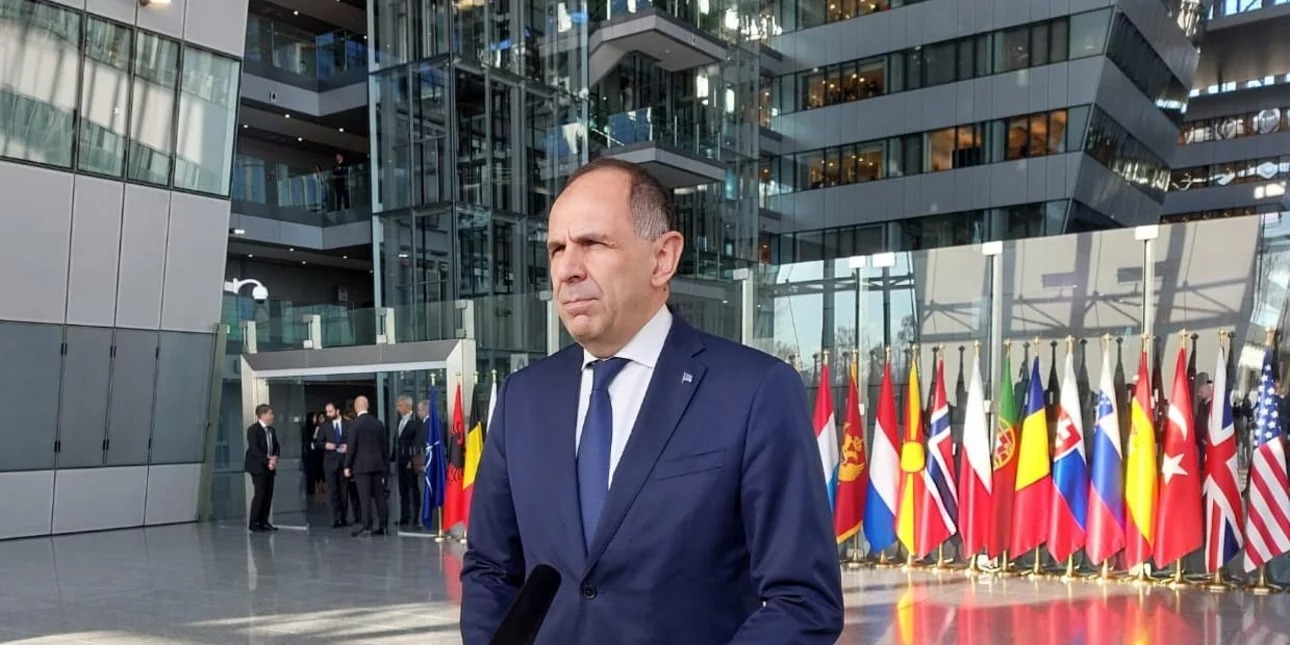 Ο Ντέιβιντ Κάμερον ζήτησε συνάντηση με τον Έλληνα ΥΠΕΞ στο ΝΑΤΟ