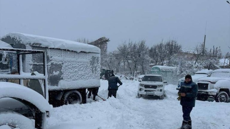 Ουκρανία: Στους δέκα οι νεκροί από τις χιονοθύελλες – Πάνω από 1.500 οχήματα χρειάστηκε να απεγκλωβιστούν από τα χιόνια