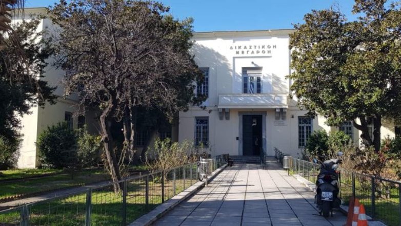 Βόλος: Μεθυσμένος πυροβολούσε στον αέρα με καραμπίνα και το «πλήρωσε ακριβά»