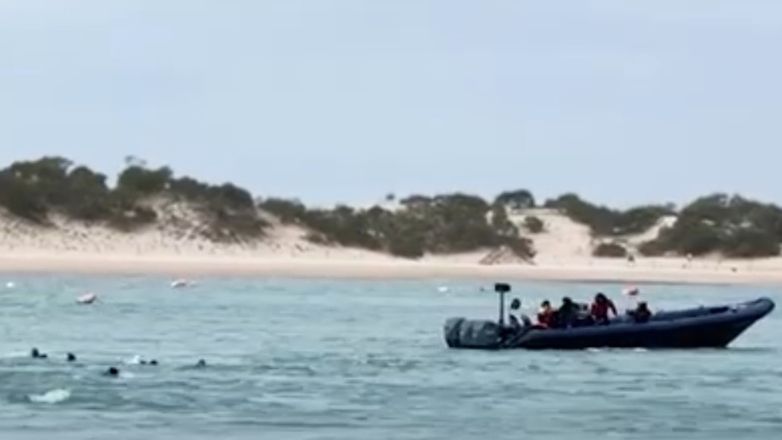 Ισπανία: Διακινητές πέταξαν μετανάστες από ταχύπλοο